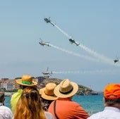 Helicópteros de la patrulla Aspa en una edición anterior del Festival Aéreo de Gijón.