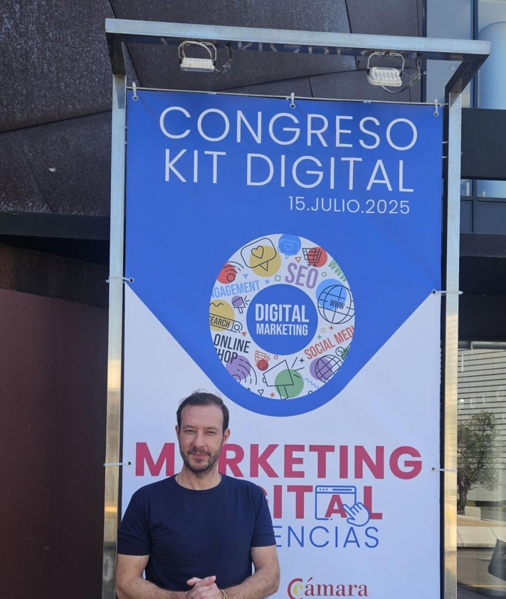 Imagen secundaria 2 - Los ponentes Diego Antoñanzas, Borja Girón y Juan Merodio, en el Palacio de Congresos de Gijón.