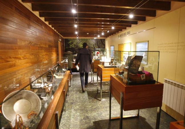 Una de las salas expositivas del Museo del Oro de Asturias en Navelgas.