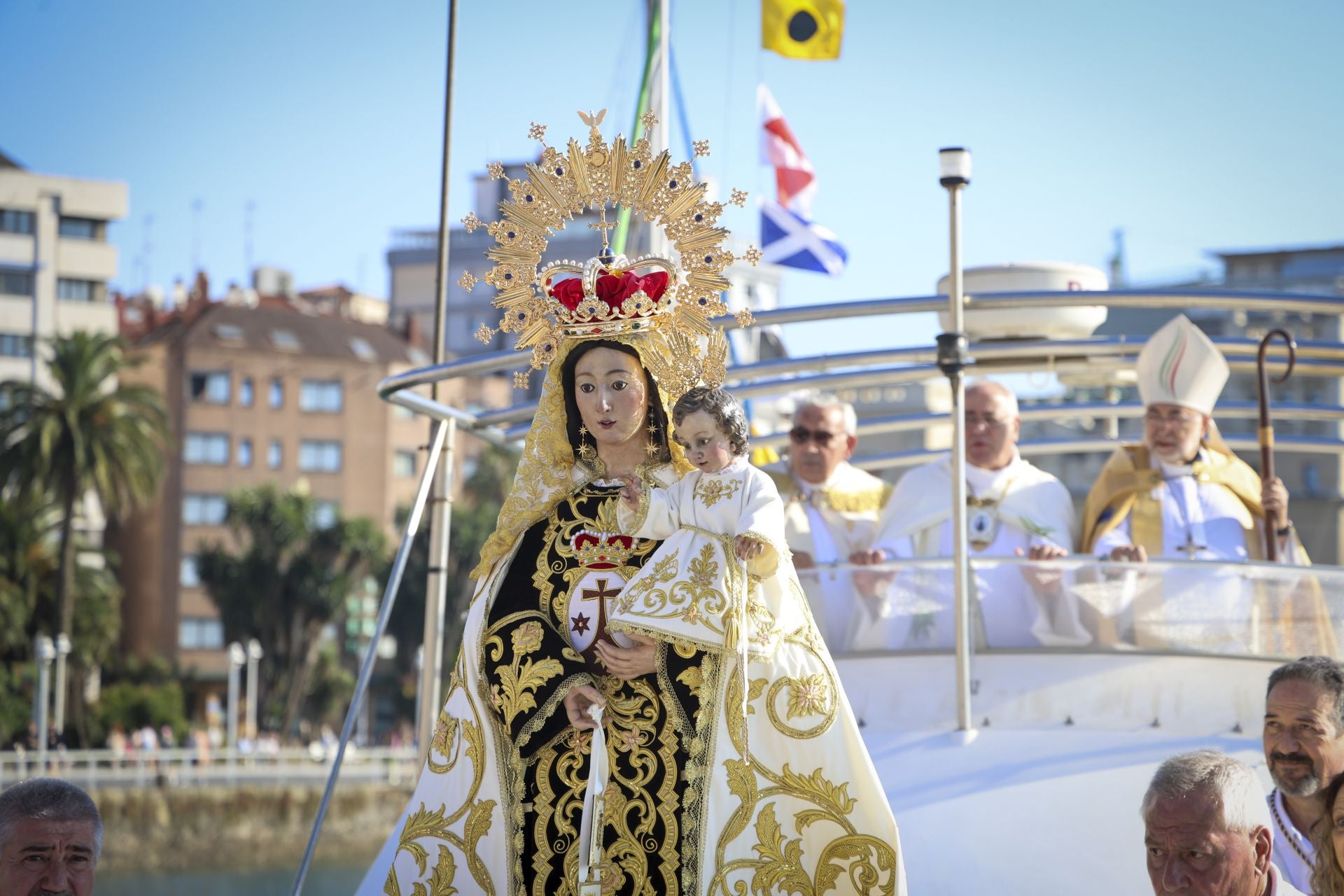 Gijón celebra la procesión marinera de la Virgen del Carmen