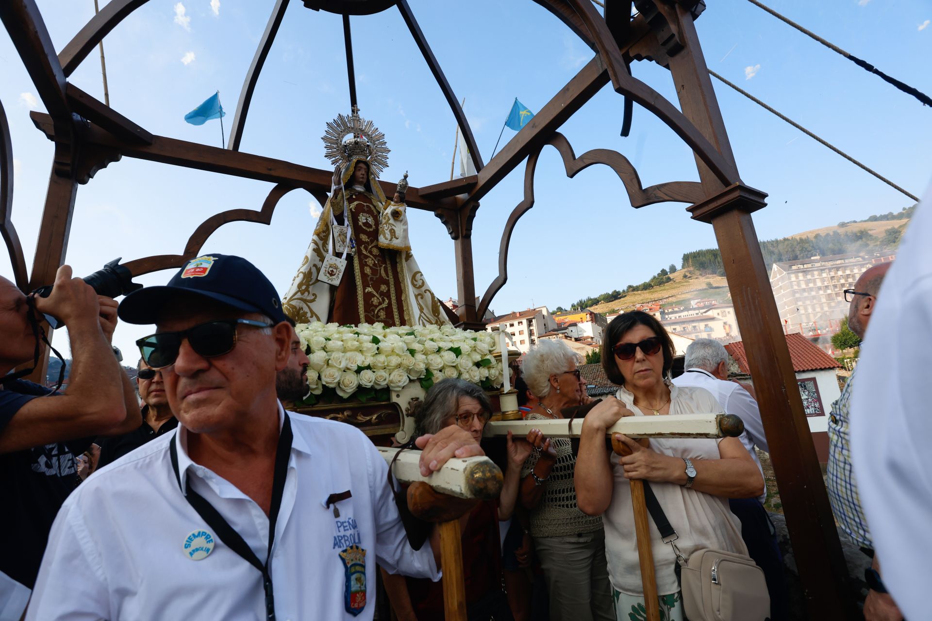 Cangas del Narcea estalla con las Fiestas del Carmen y La Descarga