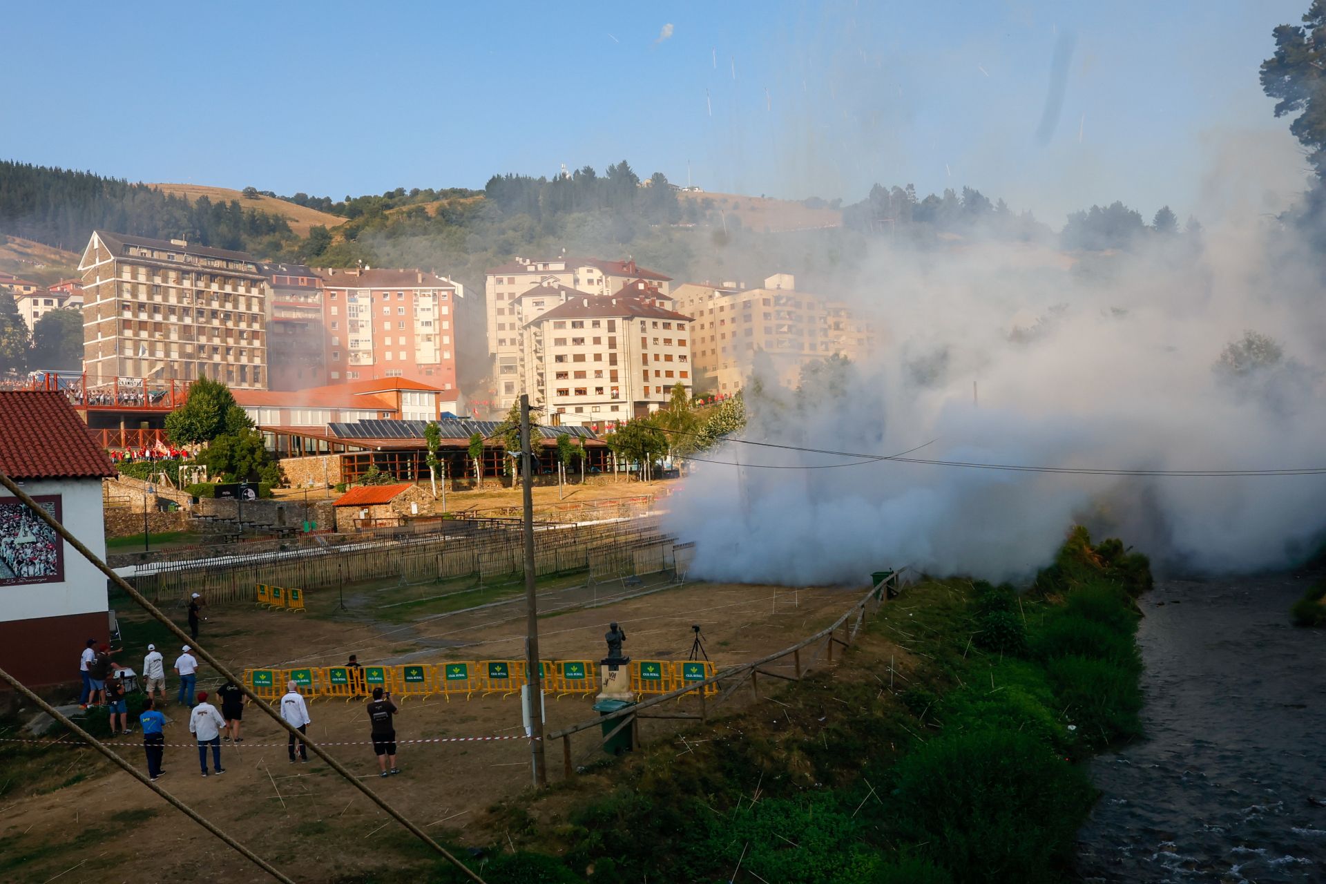 Cangas del Narcea estalla con las Fiestas del Carmen y La Descarga
