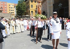 La Armada honra a la Virgen del Carmen en Gijón