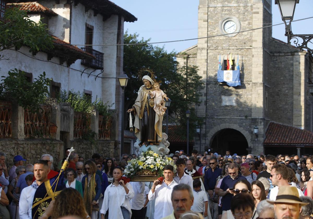 Luanco rinde su homenaje a a la virgen del Carmen