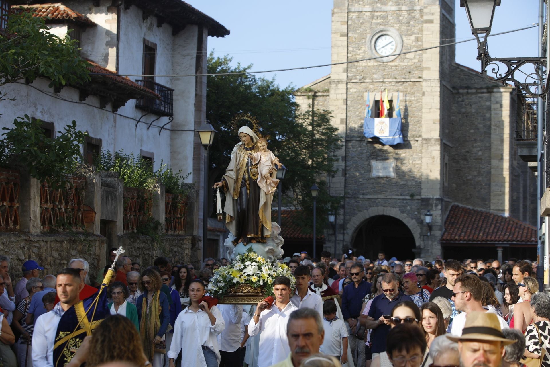 Luanco rinde su homenaje a a la virgen del Carmen