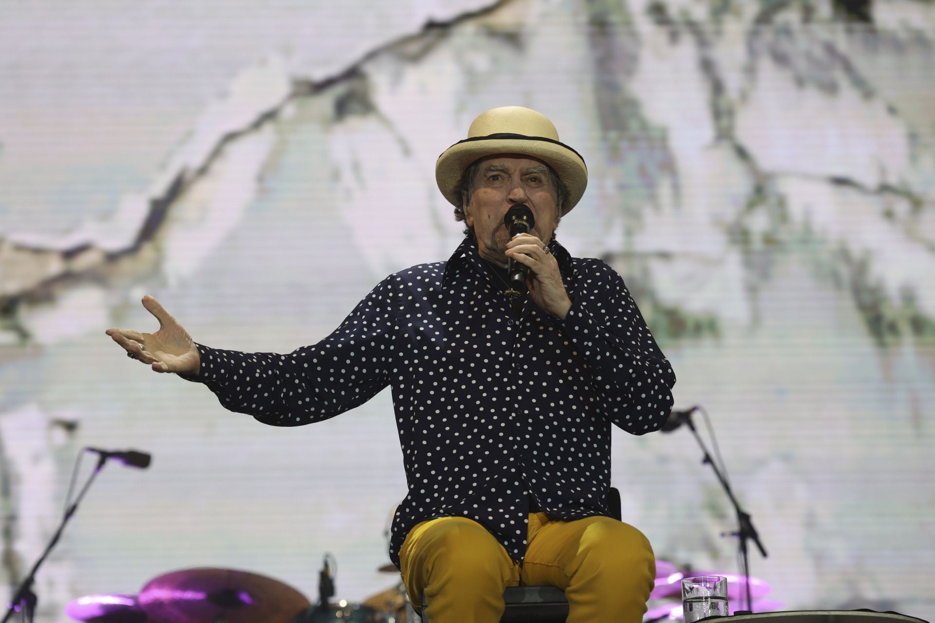 Gijón se rinde a Joaquín Sabina