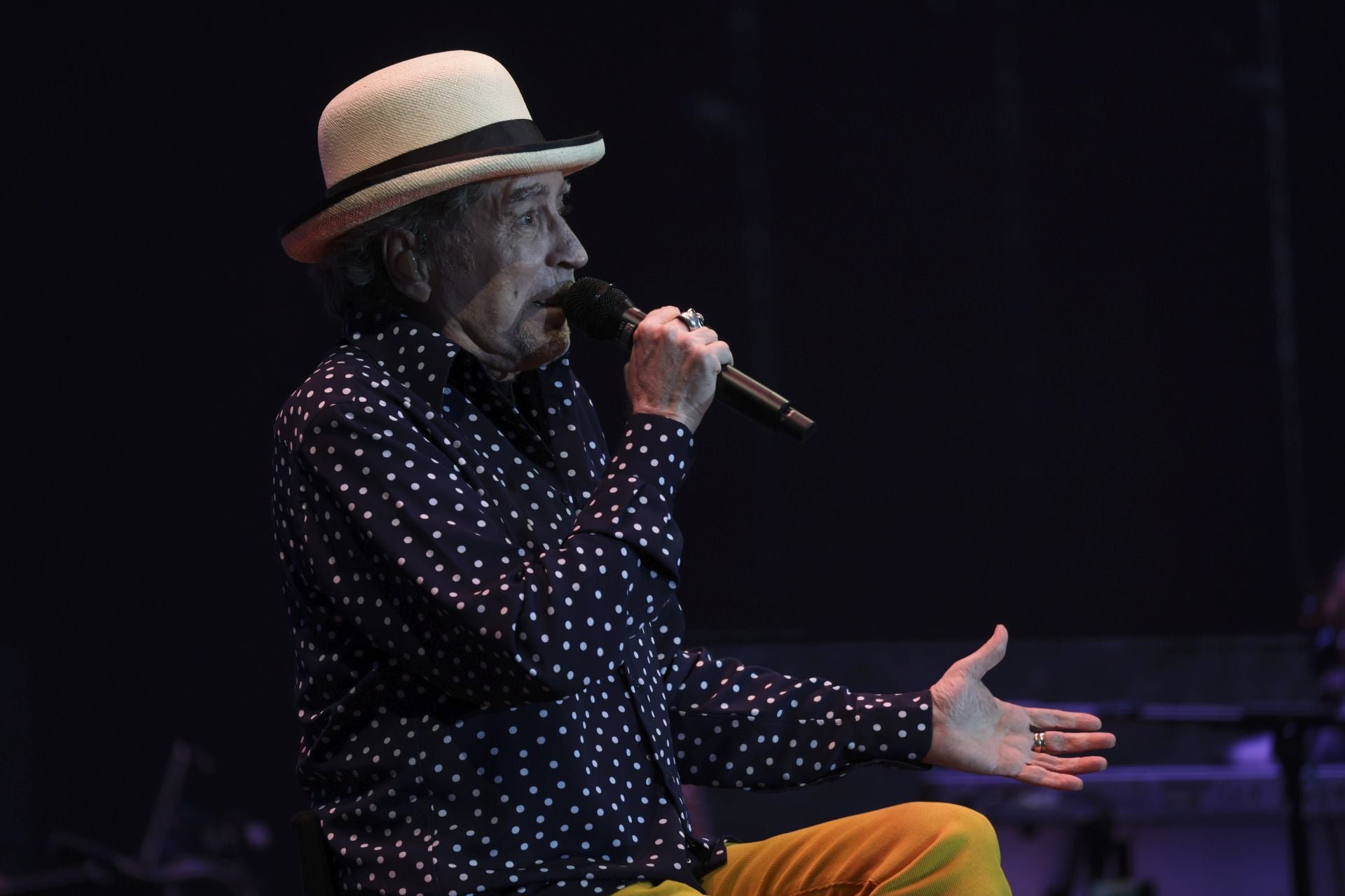 Gijón se rinde a Joaquín Sabina