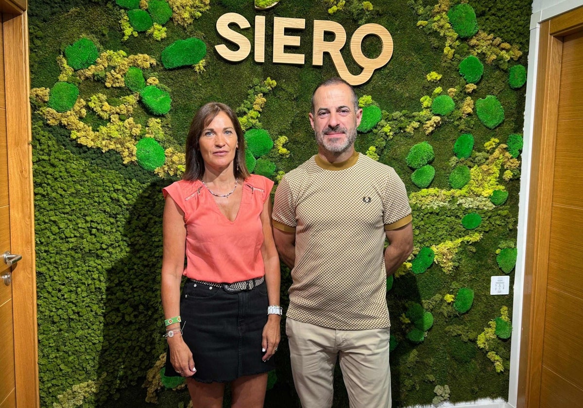 María José Fernández y Ángel García, en la Casa Consistorial