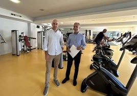 Virginio Ramírez, director del Patronato Deportivo, y el edil Jesús Abad