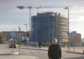 Un edificio en construcción en Oviedo.
