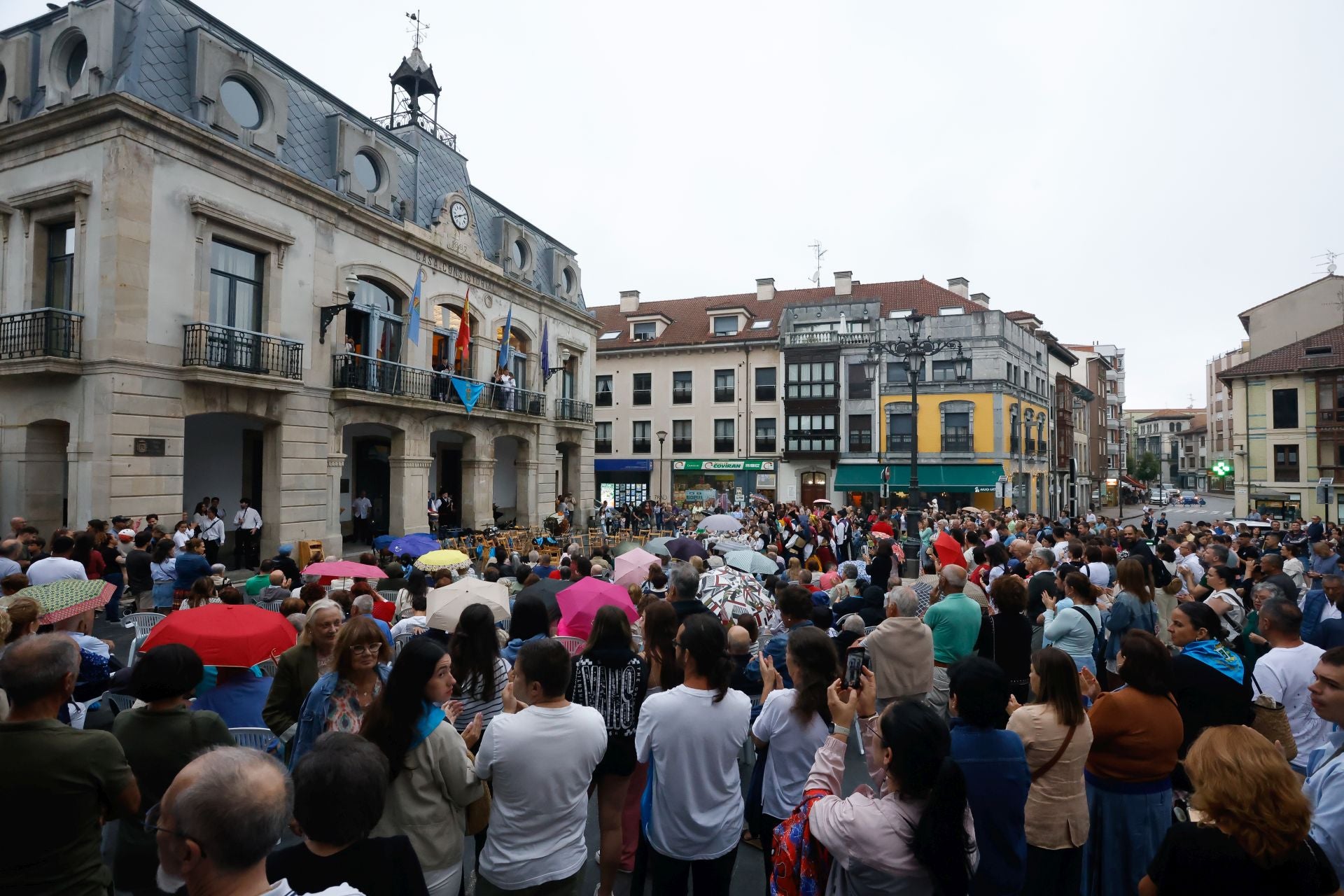 El grupo folklórico El Ventolín da el pregón de las fiestas del Carmín
