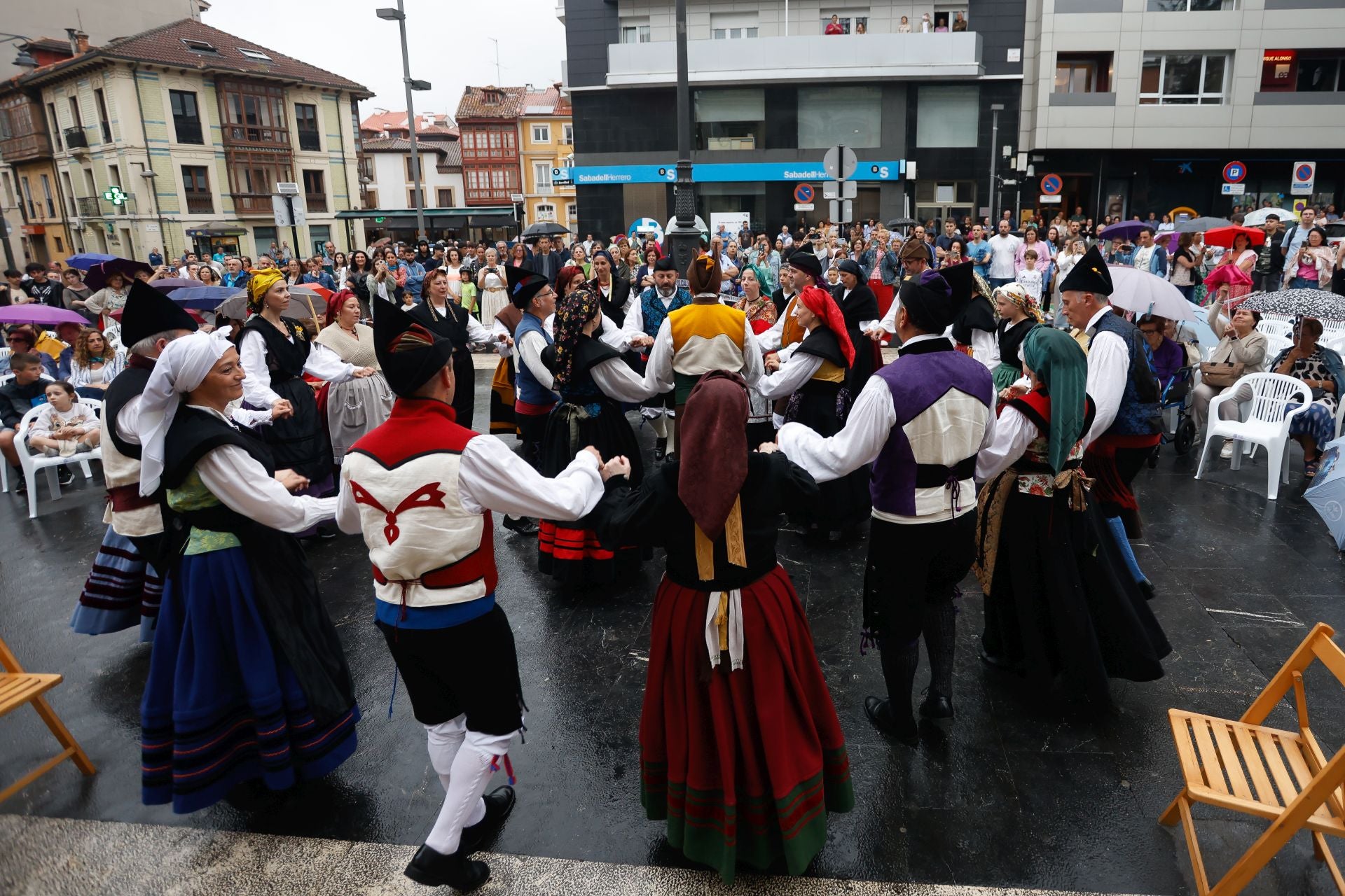 El grupo folklórico El Ventolín da el pregón de las fiestas del Carmín