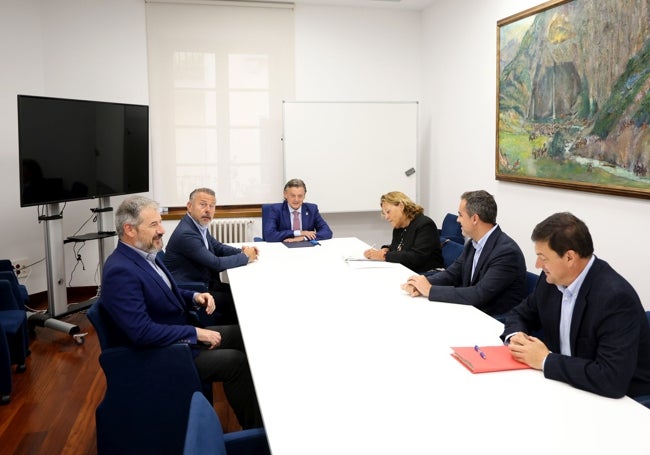 Un instante de la reunión a tres bandas.