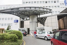 Acceso a las plantas del hospitalización del HUSA.