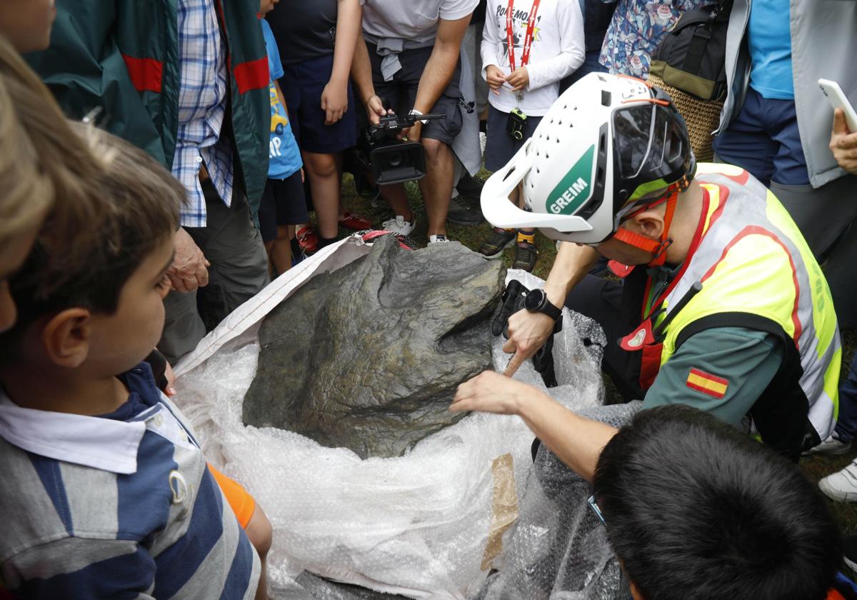 Hallazgo en Asturias: descubren una huella gigante de dinosaurio terópodo en Villaviciosa