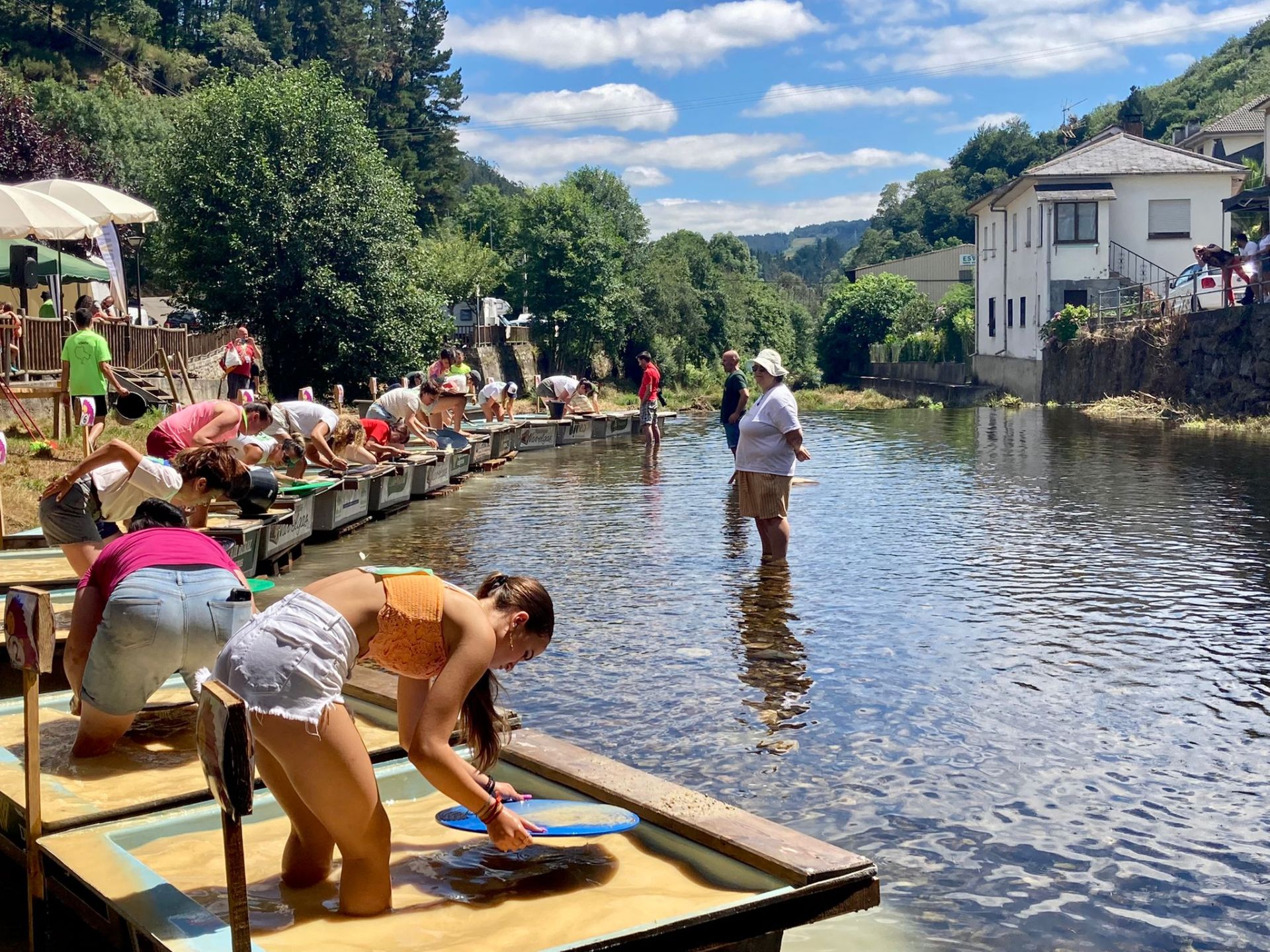 Campeonato de bateo de oro en Navelgas.