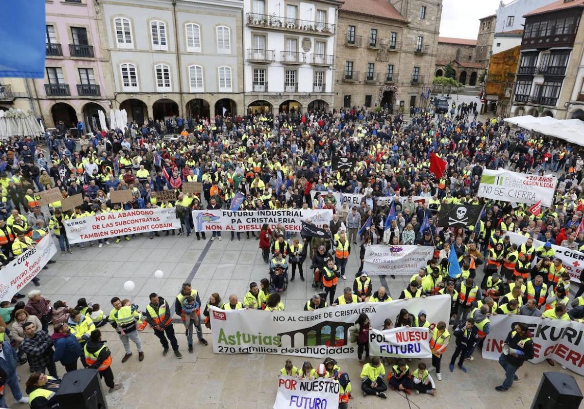 Manifestación en El Parche contra el cierre de la planta de Sekurit de Avilés, mayo de 2024.