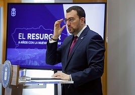 Adrián Barbón, durante su comparecencia esta mañana.