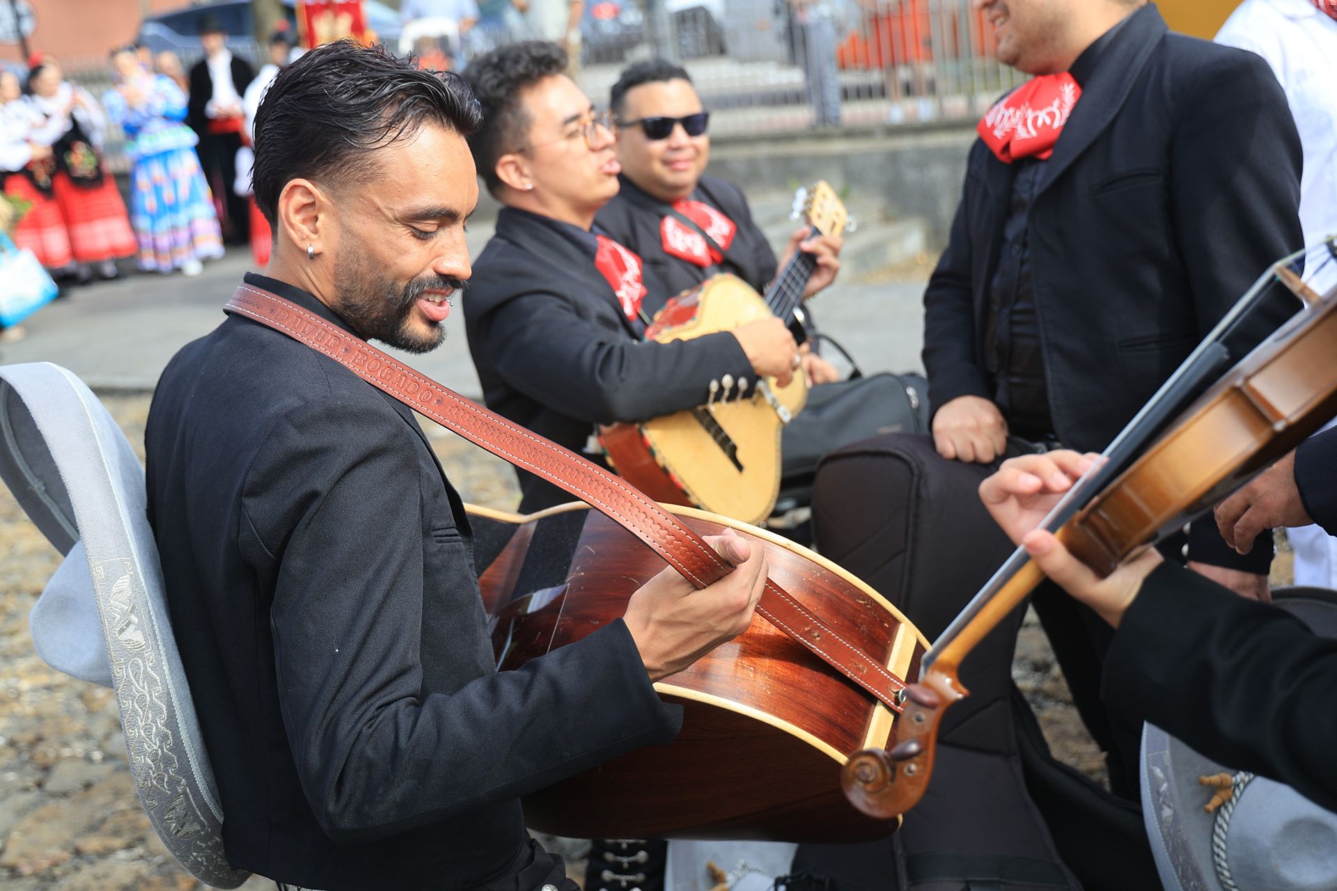 Danzas que entrelazan culturas en La Pola