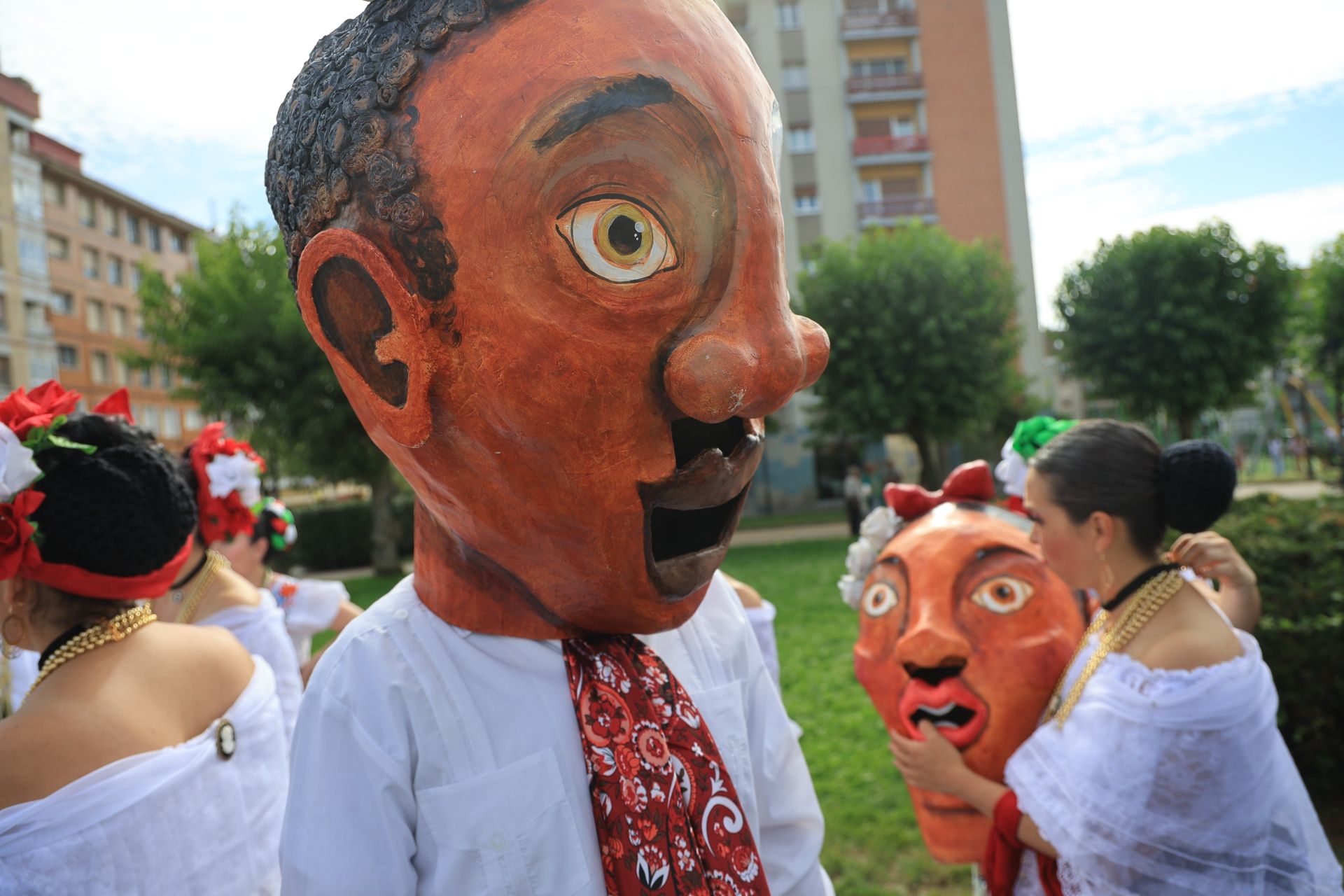 Danzas que entrelazan culturas en La Pola