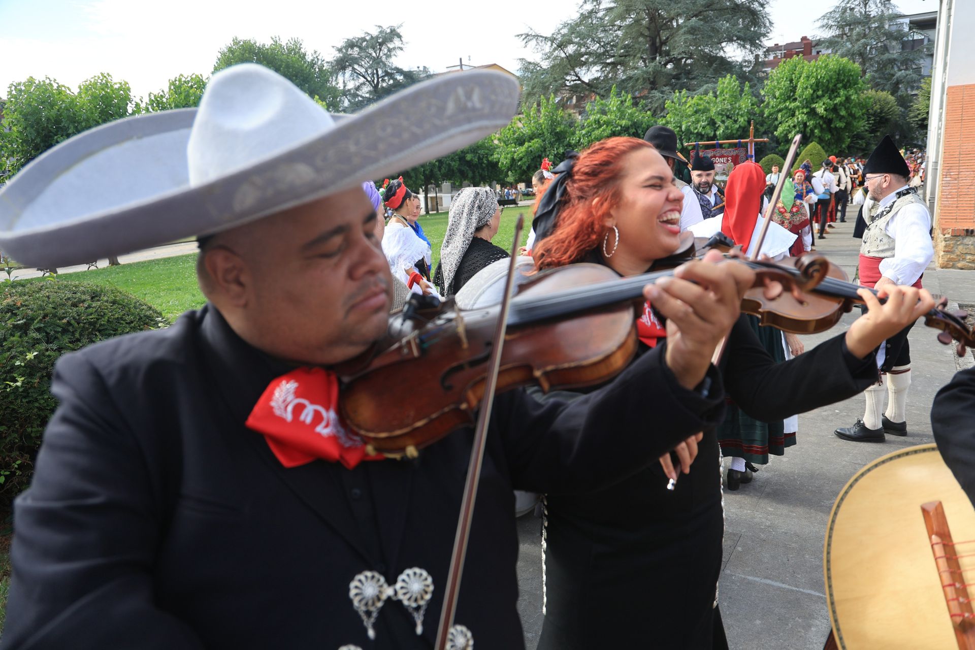 Danzas que entrelazan culturas en La Pola