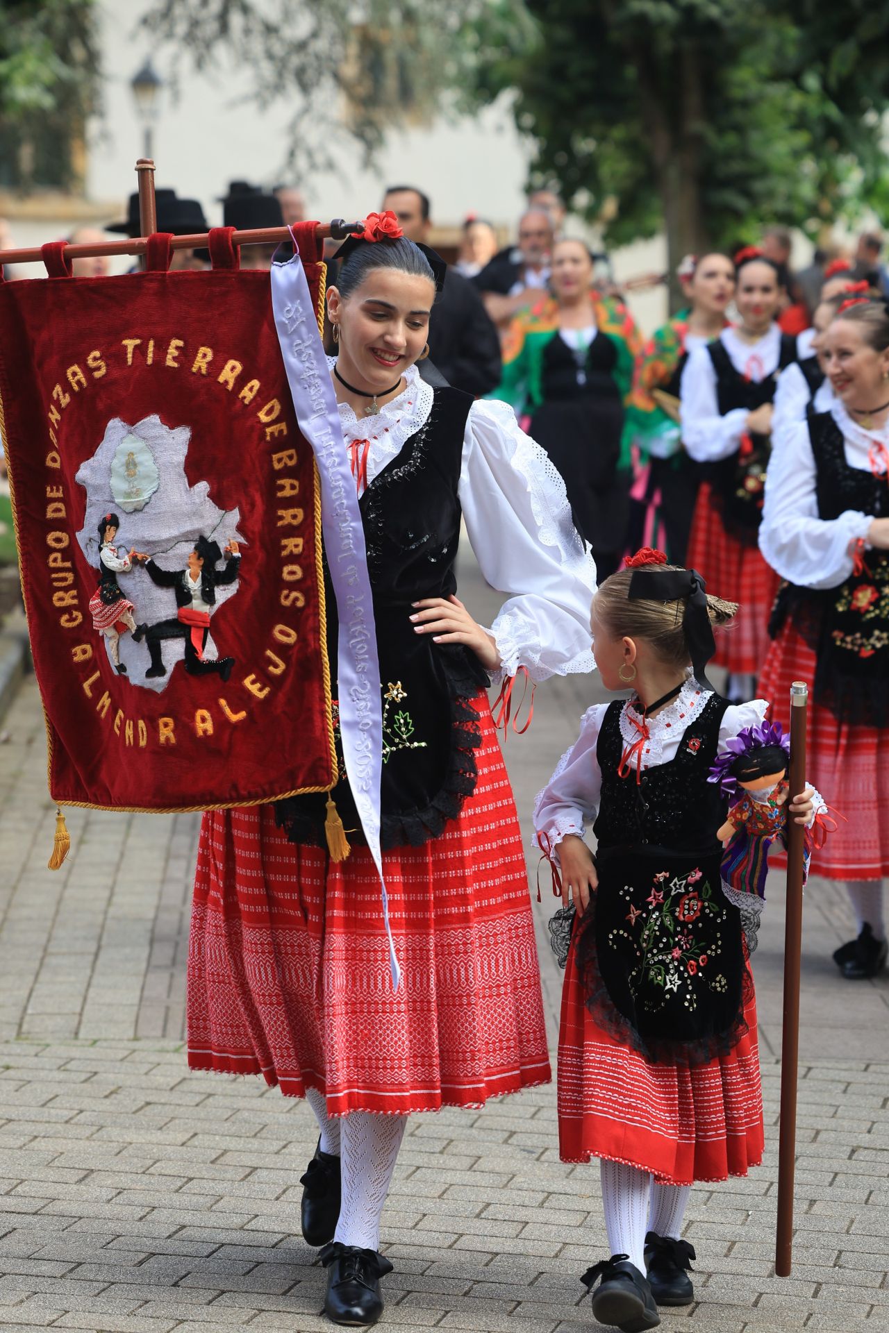 Danzas que entrelazan culturas en La Pola