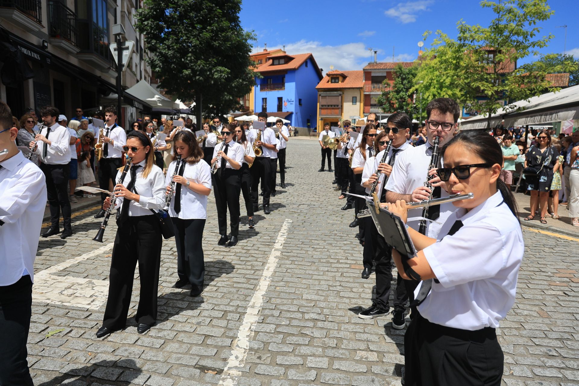 El Carmín de La Pola: misa y procesión antes de la romería