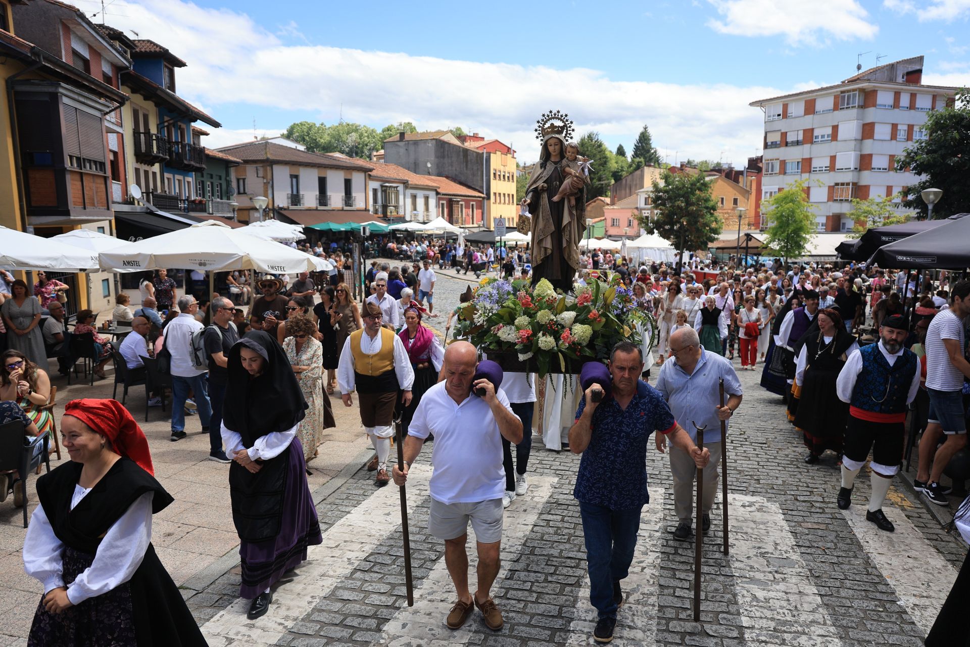 El Carmín de La Pola: misa y procesión antes de la romería
