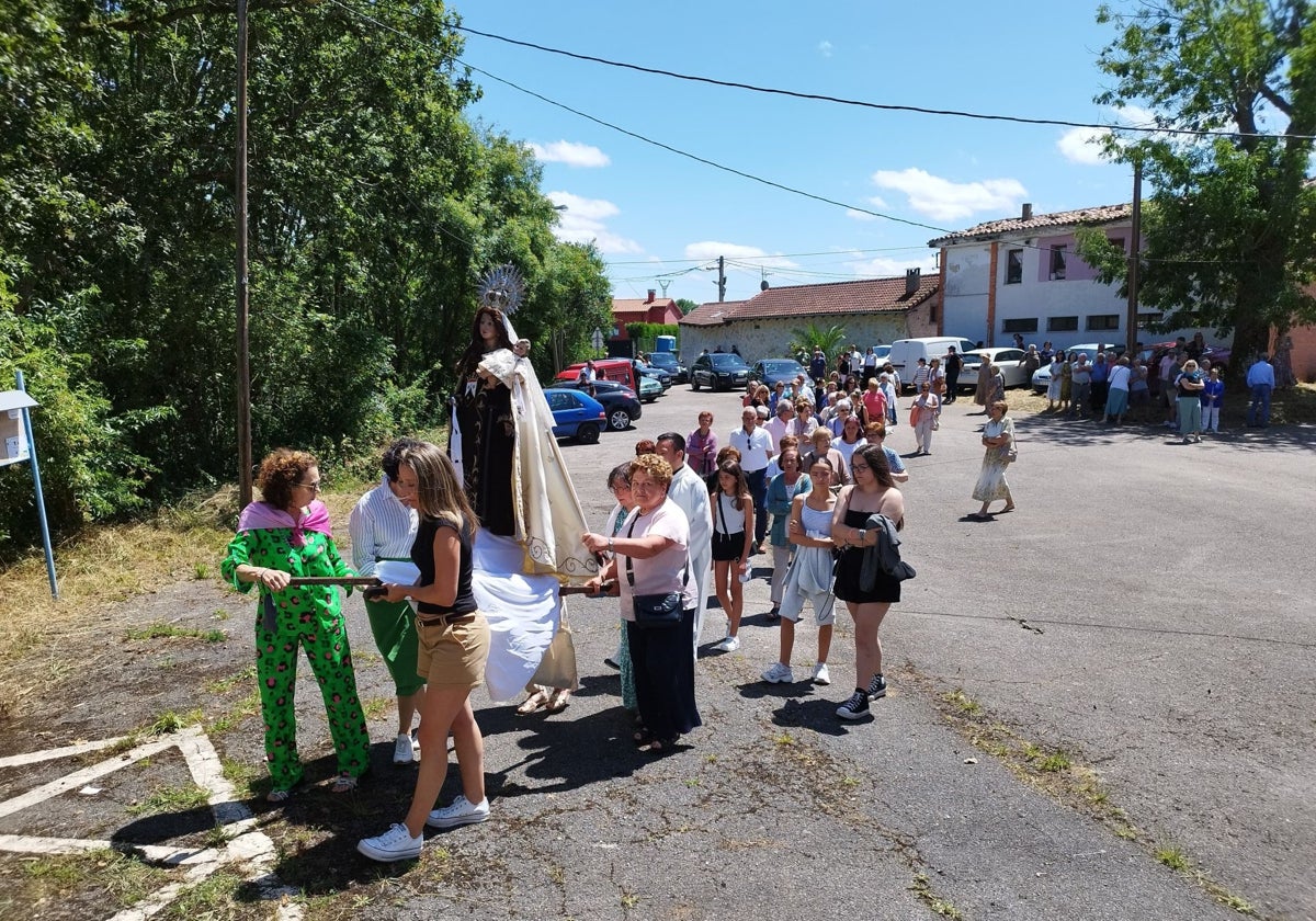 La procesión, en Naves.