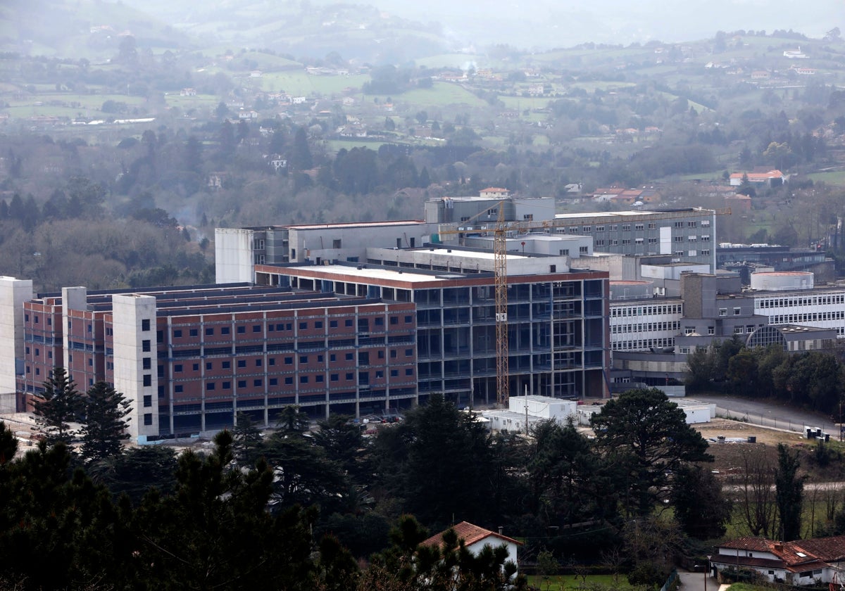Estado en el que quedaron las obras de ampliación del Hospital de Cabueñes tras la paralización de los trabajos a principios de este año.