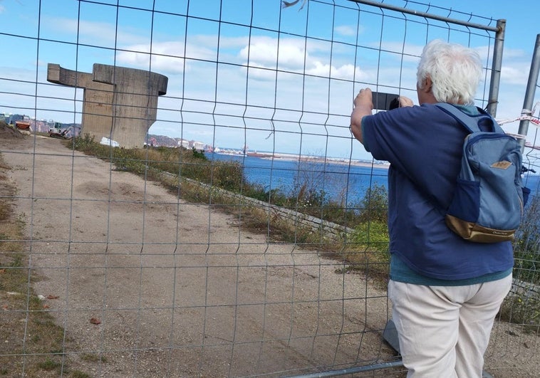 El Elogio del Horizonte, vallado en pleno verano