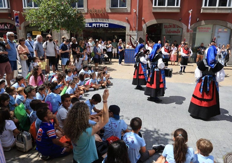 El Festival Intercéltico anima las mañanas y las tardes en Avilés