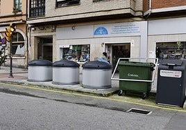 Imagen de archivo de contenedores de basura en Las Vegas.