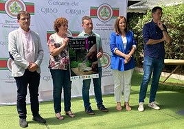 José Sánchez, Encarnación Bada, Benigno Pérez, Begoña López y David Fernández-Prada presentan el certamen en el Llagar de Colloto.