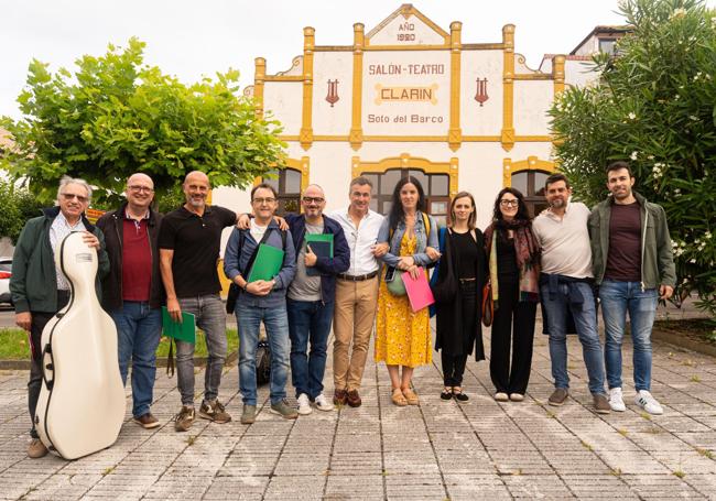 Josep Solé, segundo por la izquierda, con el claustro de profesores.