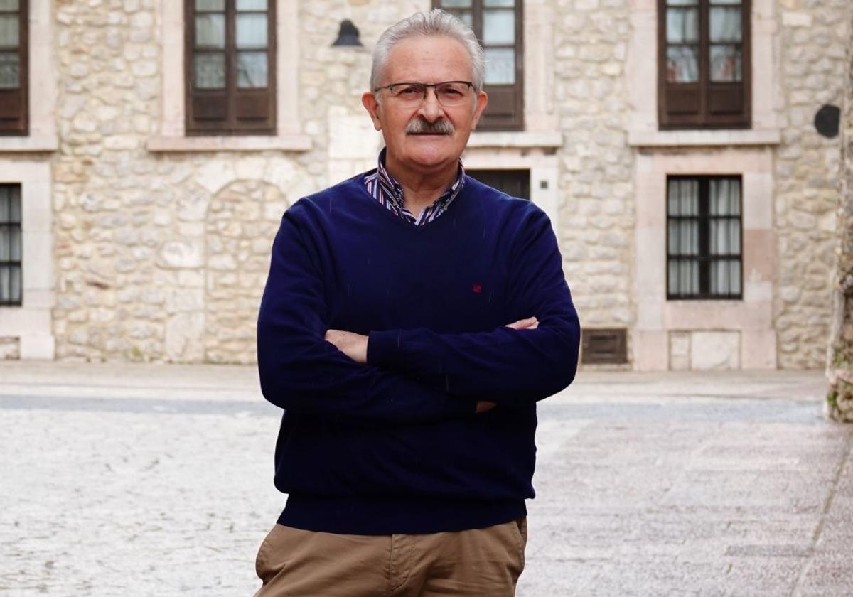El expresidente Antonio Trevín, en Llanes.