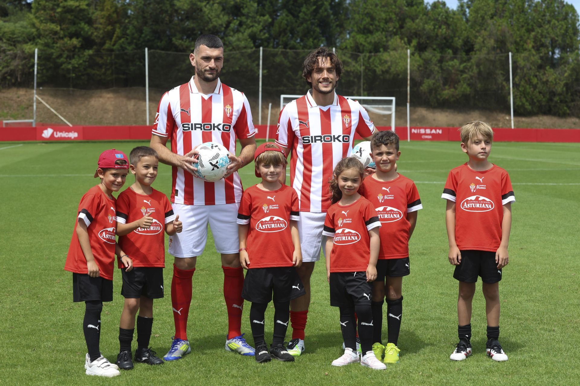 Así fue la presentación oficial de Álex Corredera y Pablo Vázquez en el Sporting
