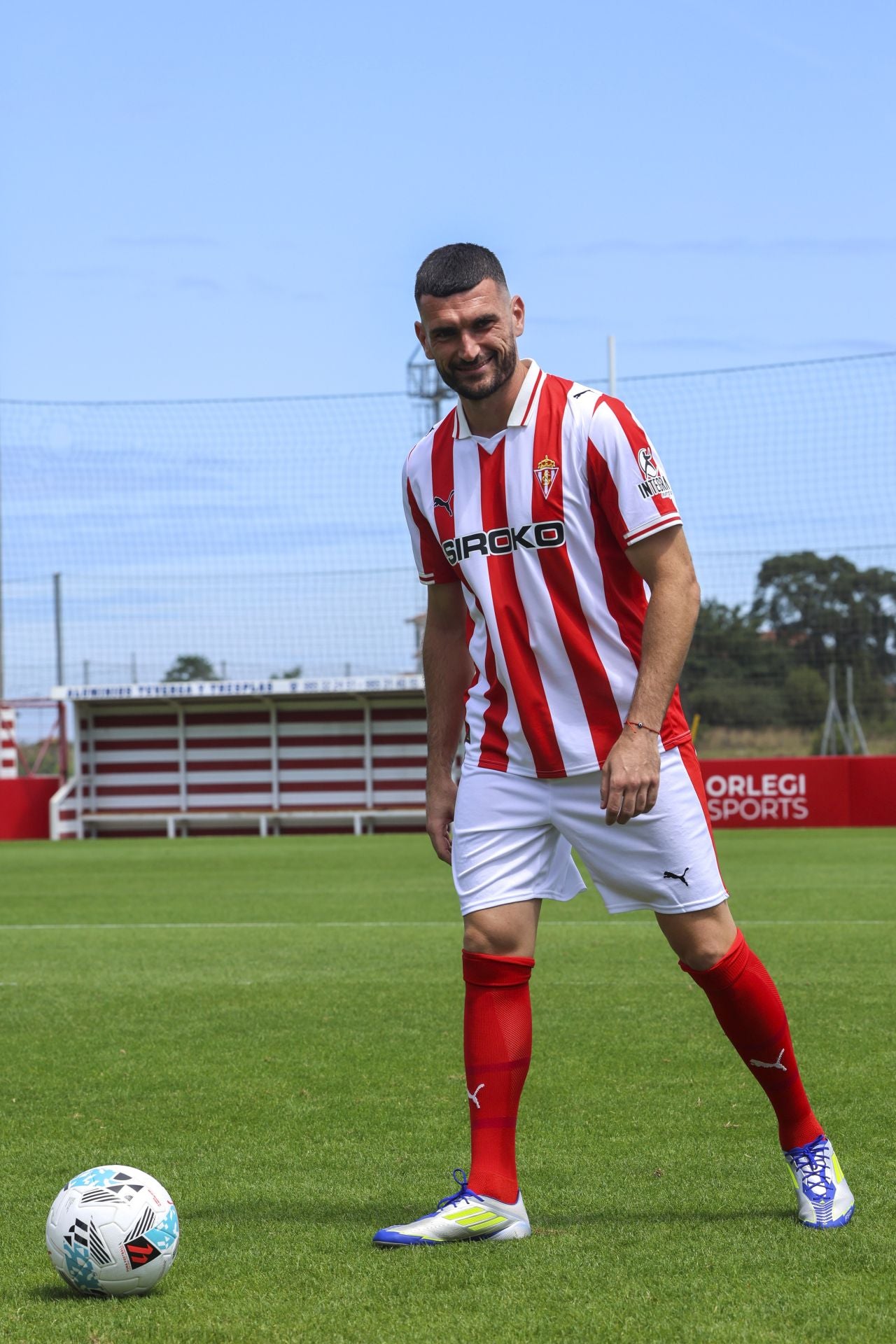 Así fue la presentación oficial de Álex Corredera y Pablo Vázquez en el Sporting