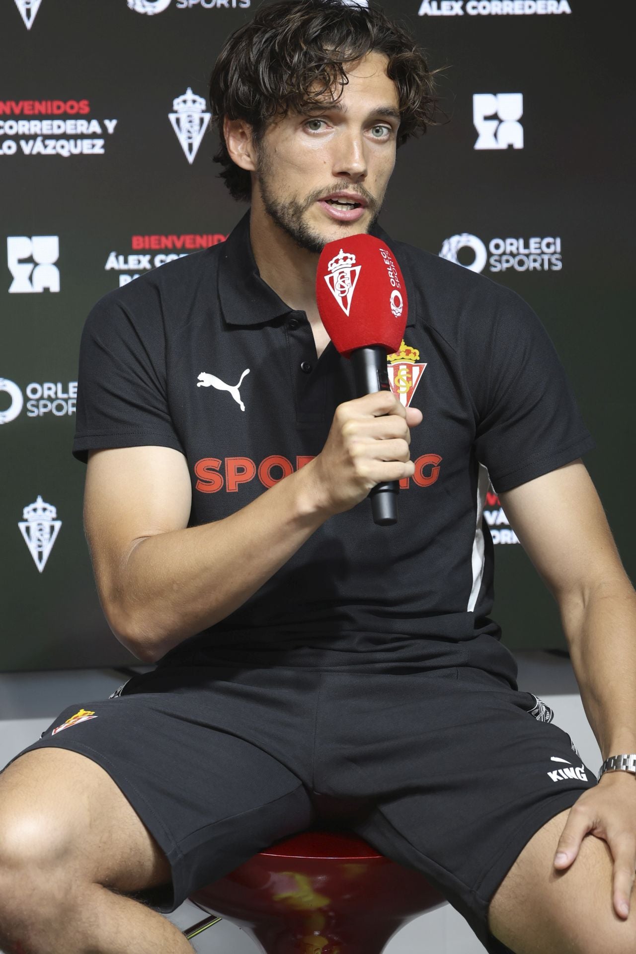 Así fue la presentación oficial de Álex Corredera y Pablo Vázquez en el Sporting