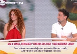 Ana y Daniel, novios y hermanos de padre.