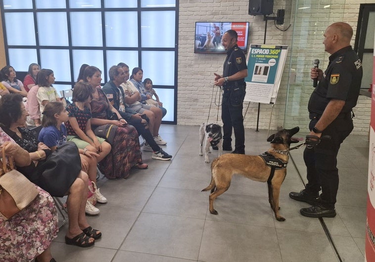 La unidad canina de la Policía Nacional sorprende en Parque Principado