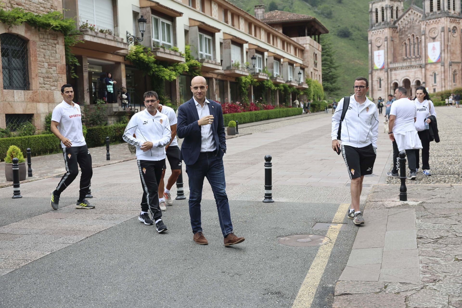 La Santina bendice la nueva temporada del Sporting de Gijón