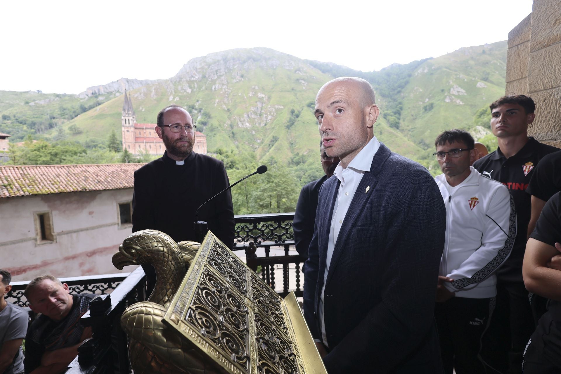 La Santina bendice la nueva temporada del Sporting de Gijón