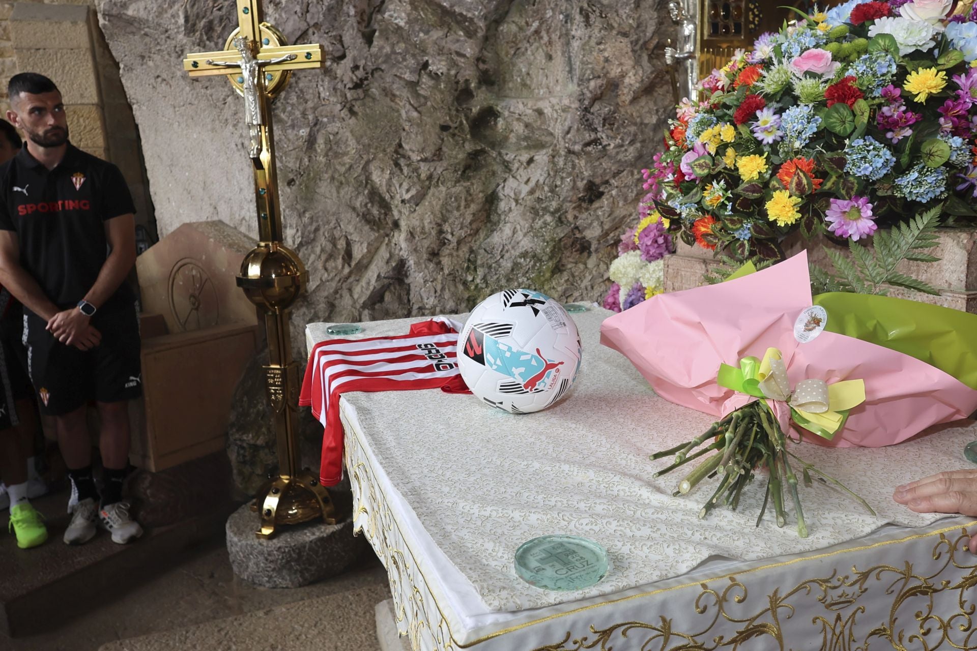 La Santina bendice la nueva temporada del Sporting de Gijón