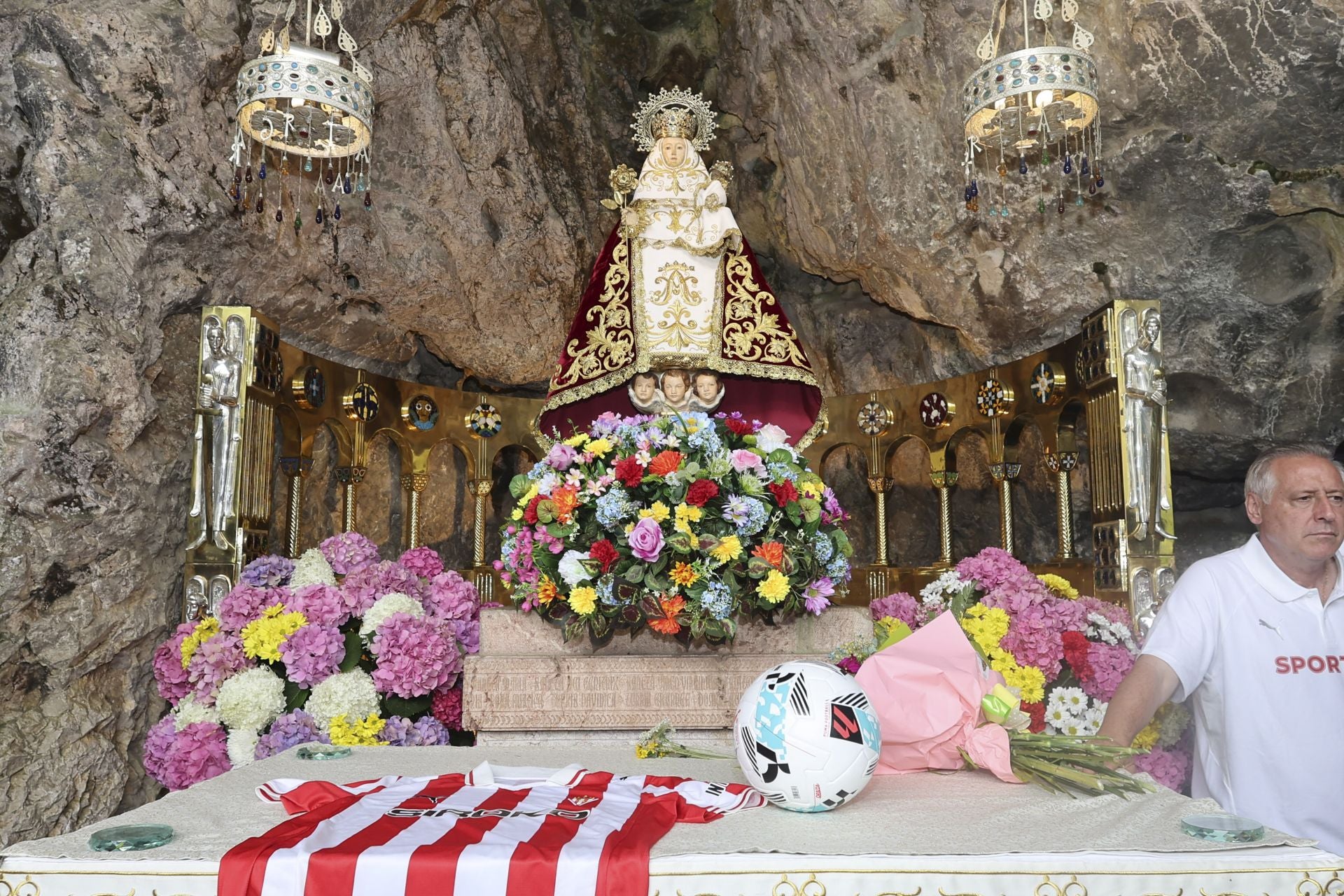 La Santina bendice la nueva temporada del Sporting de Gijón