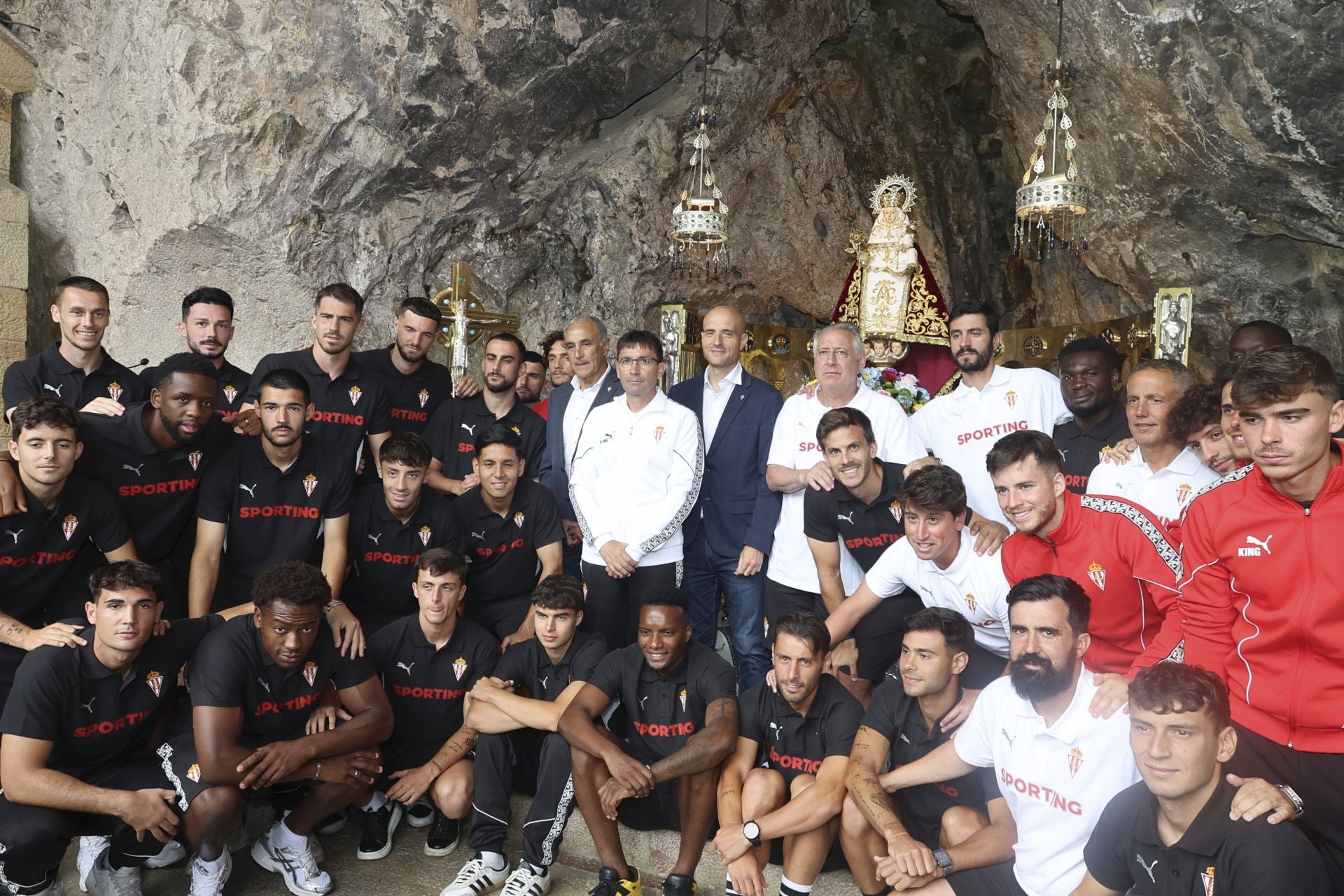 La Santina bendice la nueva temporada del Sporting de Gijón
