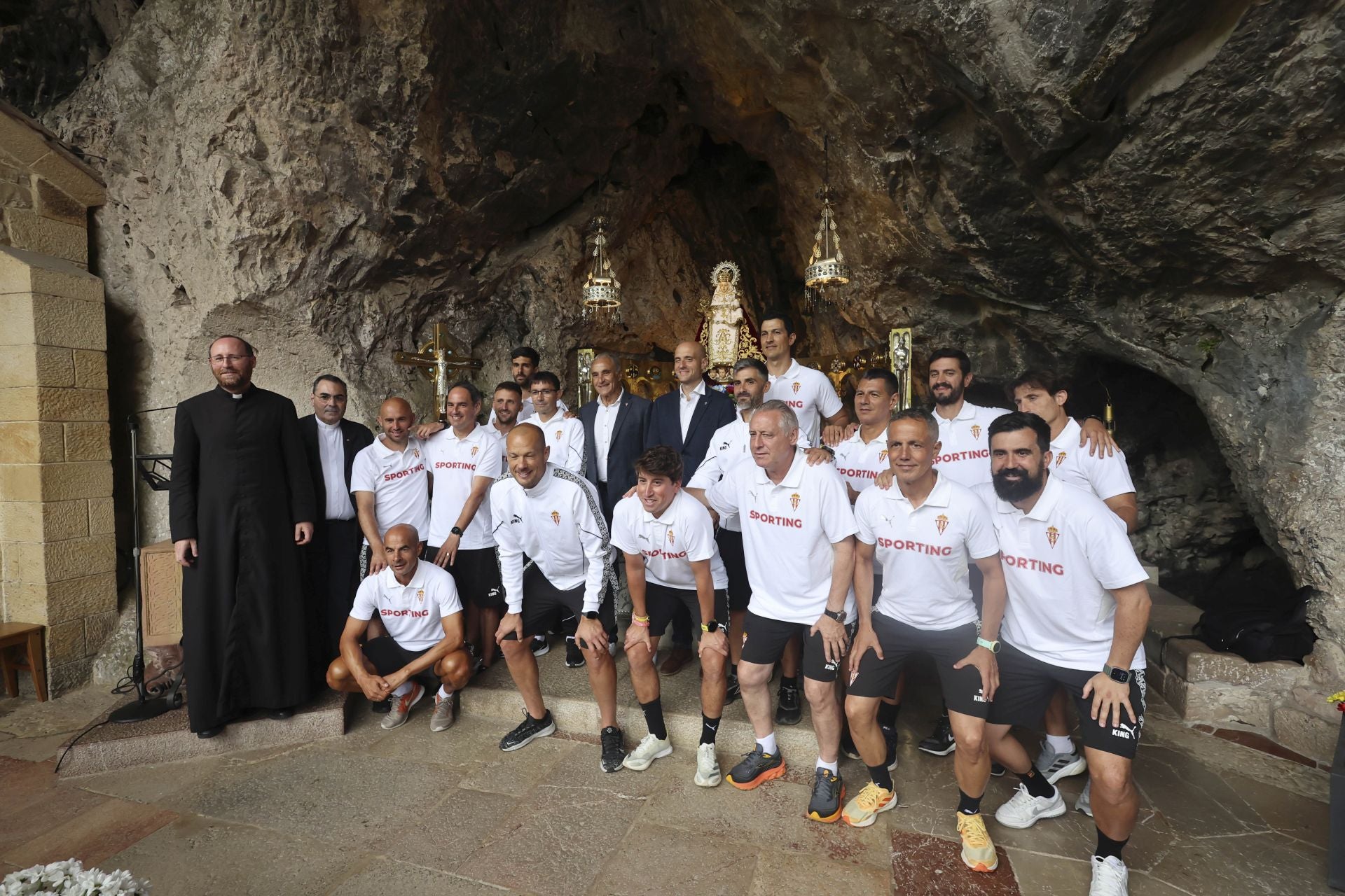 La Santina bendice la nueva temporada del Sporting de Gijón