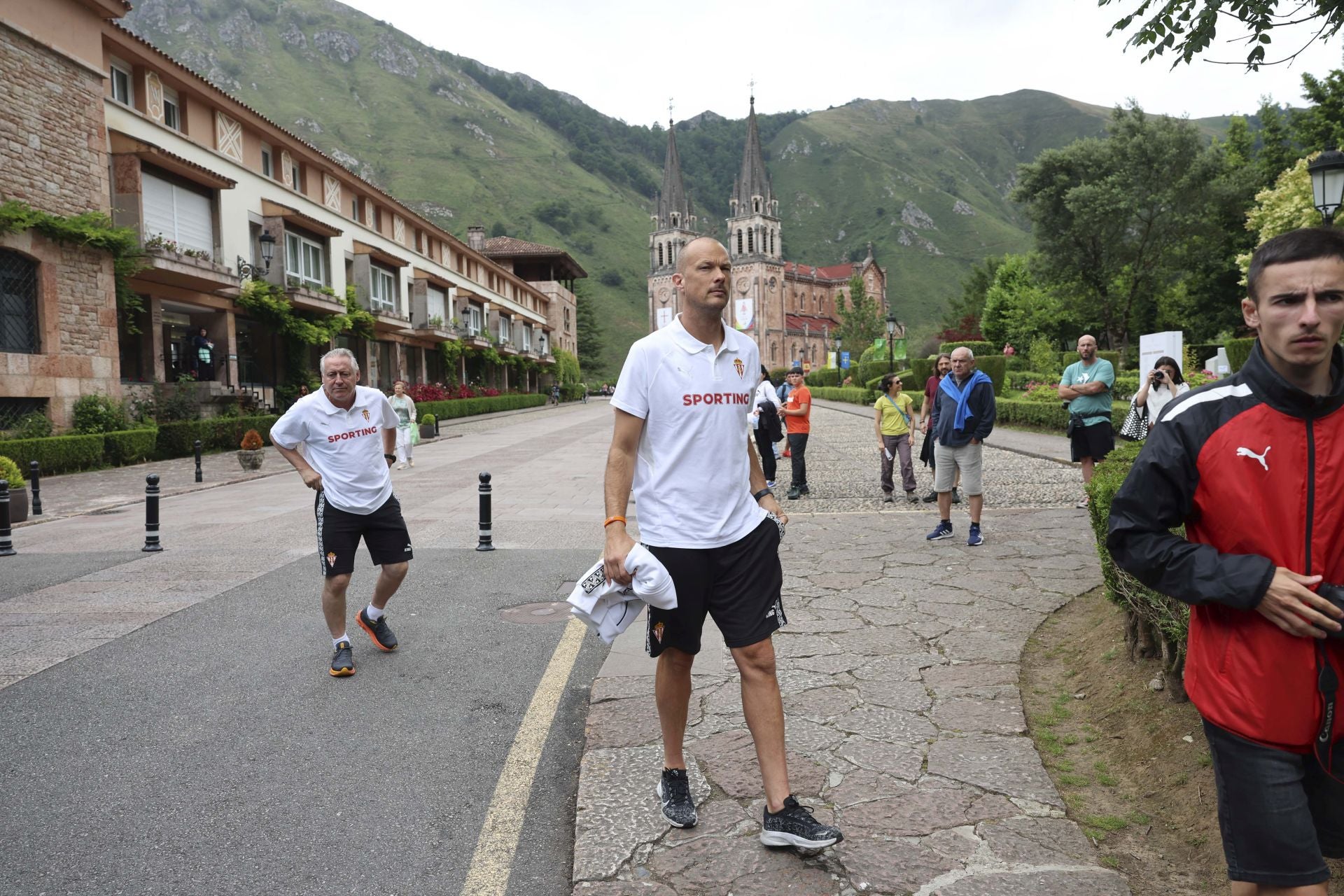 La Santina bendice la nueva temporada del Sporting de Gijón