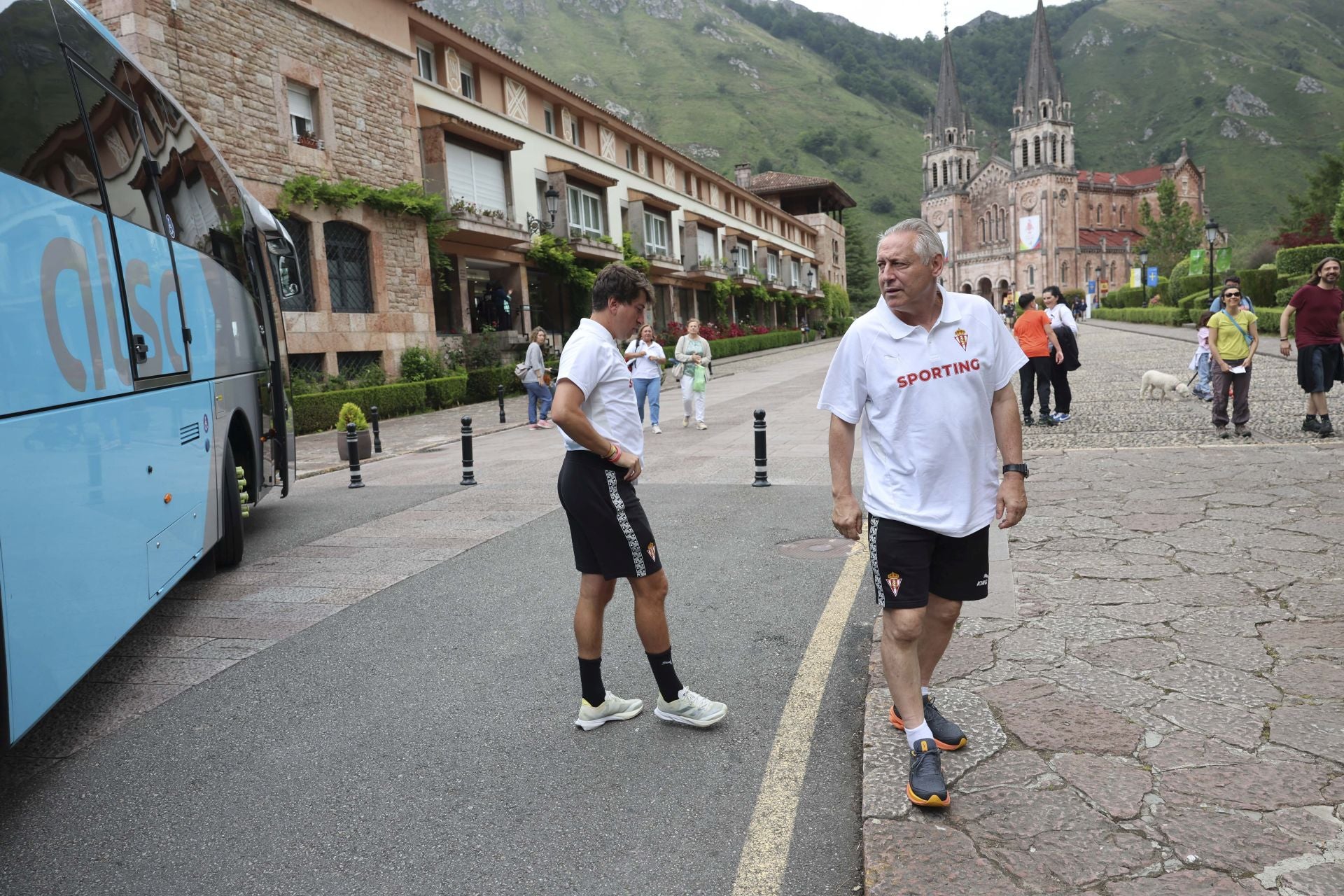 La Santina bendice la nueva temporada del Sporting de Gijón