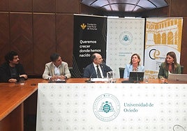 Ee izquierda a derecha, David Varela Pérez, cofundador de TripStop; Manuel González Díaz, director de la Cátedra de Emprendimiento; Ignacio Villaverde, rector de la Universidad de Oviedo; Eva Pando Iglesias, directora de la Fundación Caja Rural de Asturias; Vanesa Solís Rodríguez, directora Técnica de GUESSS Asturias y Guillermo Vigil Rodríguez, cofundador de Resizes.